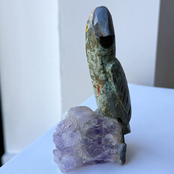 Green Parrot Bird Perched on Amethyst Crystal Stone Figurine Gemstone 4 1/2" - Picture 3 of 10
